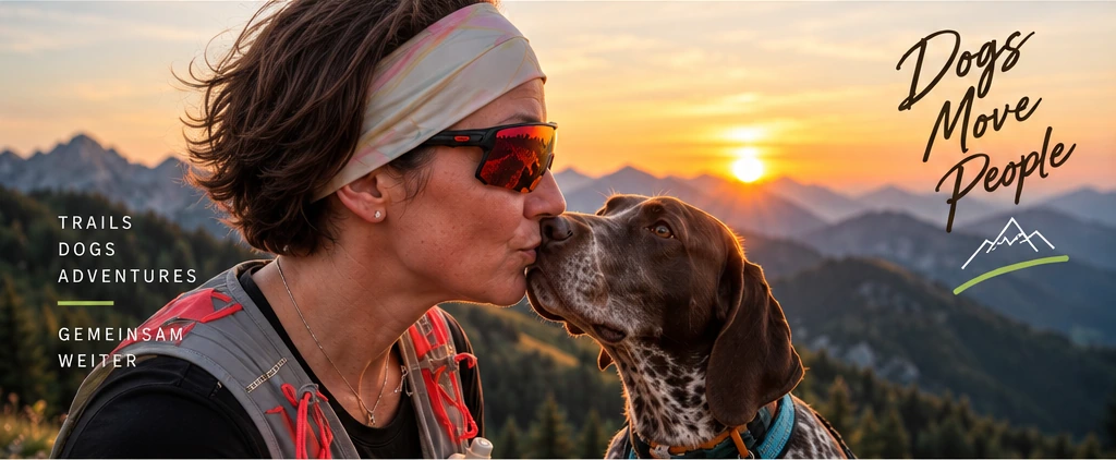 Trailrunnerin und Hund bei Sonnenuntergang